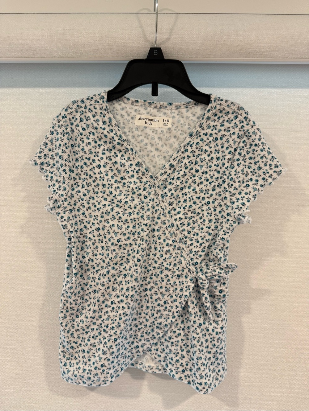 abercrombie kids white and blue floral wrap top